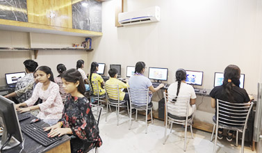 https://webhi5.com/wp-content/uploads/2025/05/basic-computer-course.jpg